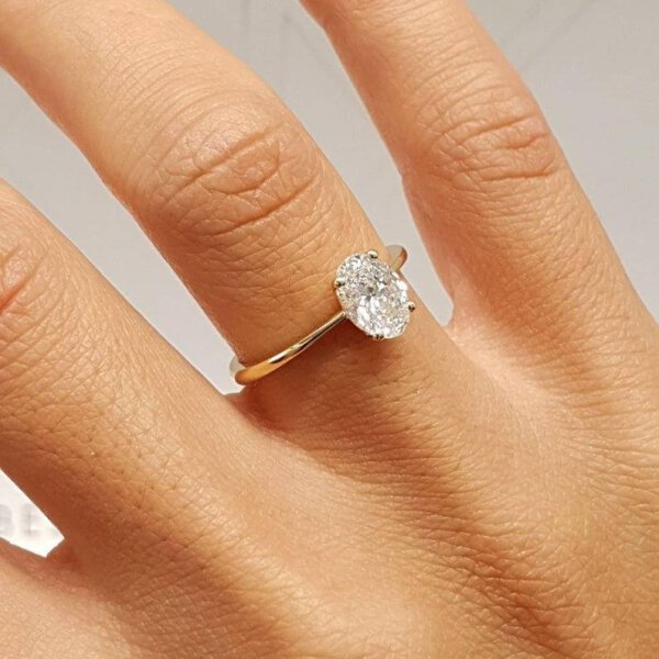 Oval moissanite diamond ring