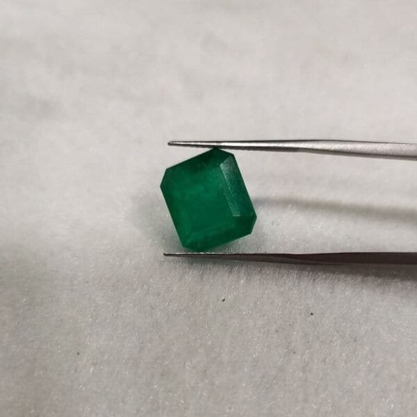 8 carat emerald