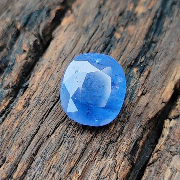 6.86 carat loose blue sapphire gemstone