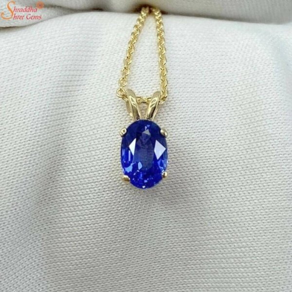 oval shape blue sapphire pendant