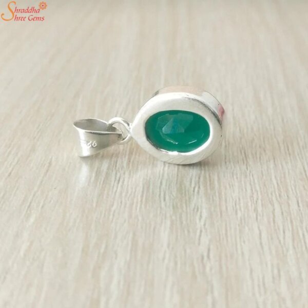 oval green onyx pendant