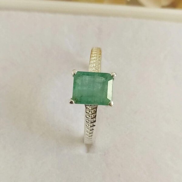 emerald gemstone silver ring
