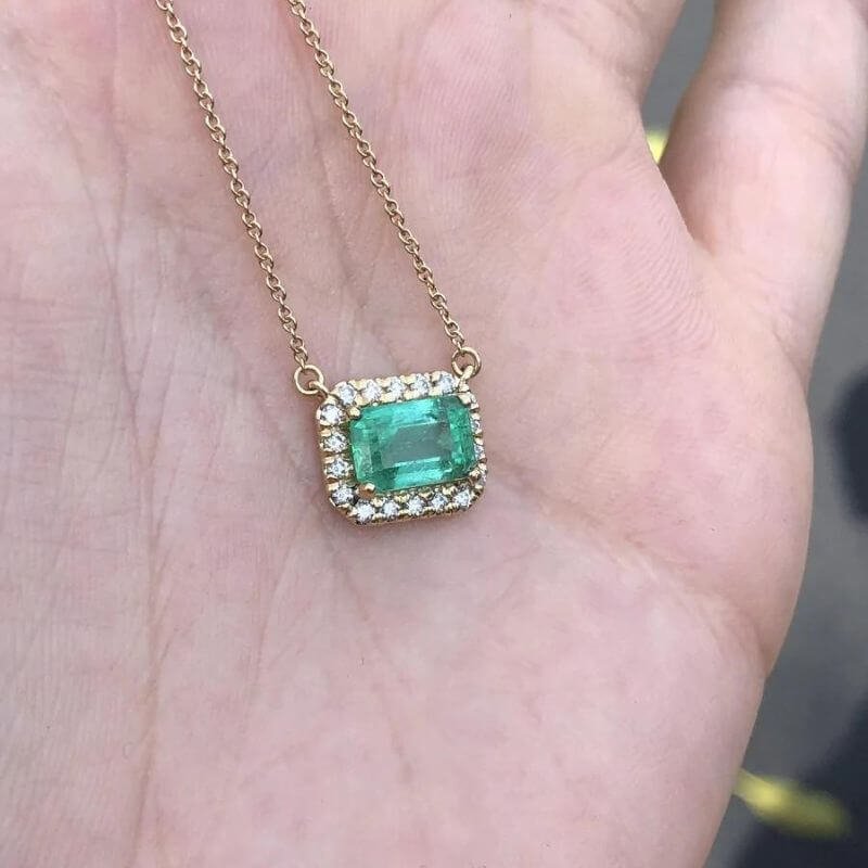 2.50 Carat Emerald Gemstone Pendant With Moissanite Diamond