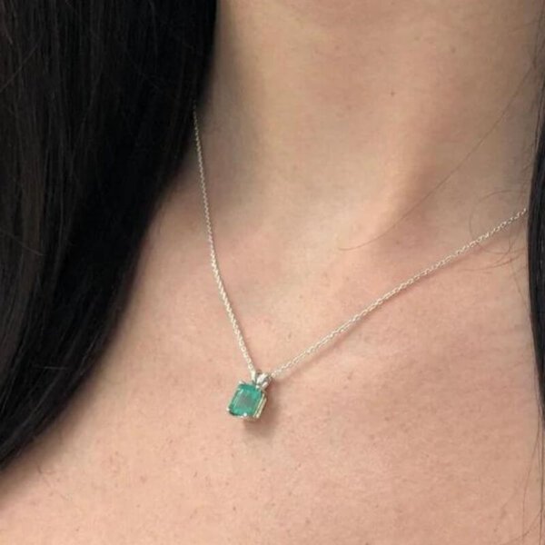 emerald solitaire necklace