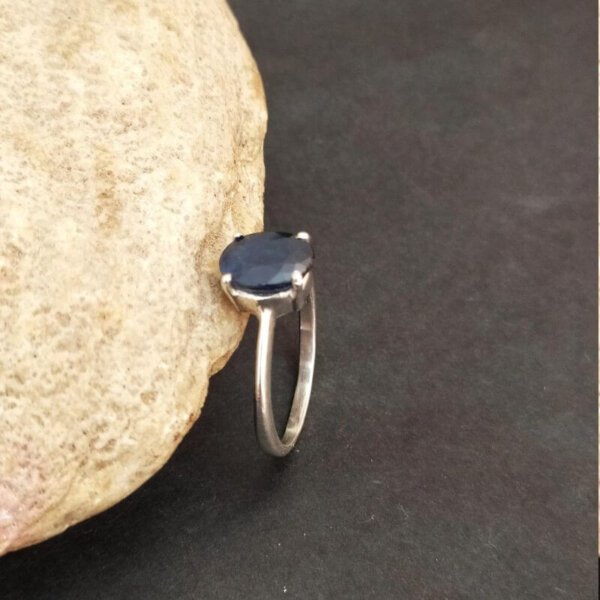 natural blue sapphire gemstone ring