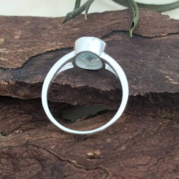 oval aquamarine gemstone ring