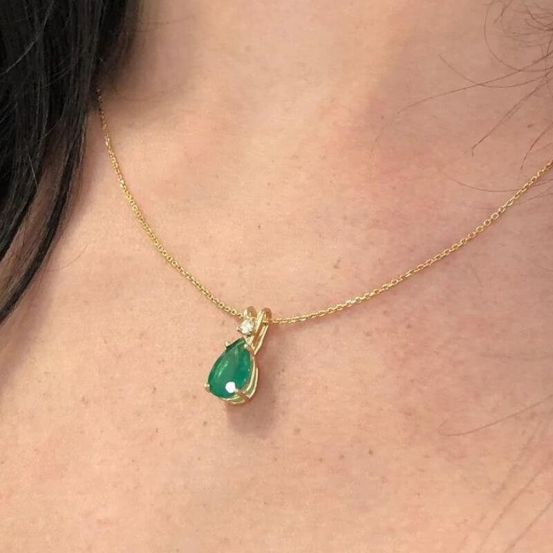 Pear Shape Emerald Gemstone Necklace, Panna Pendant