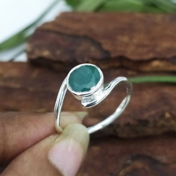round emerald gemstone ring