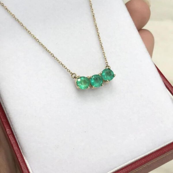 three emerald gemstone pendant