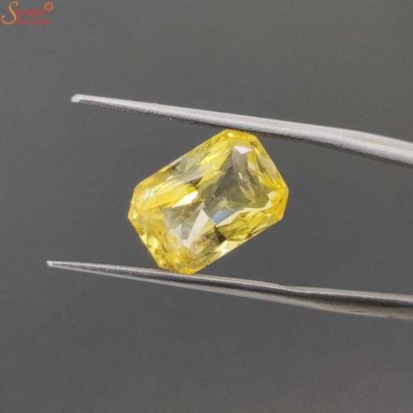 very high quality yellow sapphire gemstone