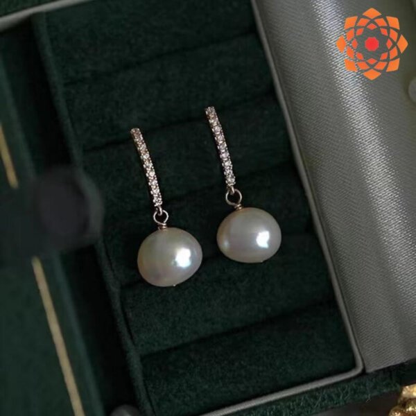 Moissanite With Pearl Earring.