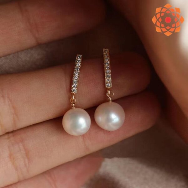Moissanite With Pearl Earring.